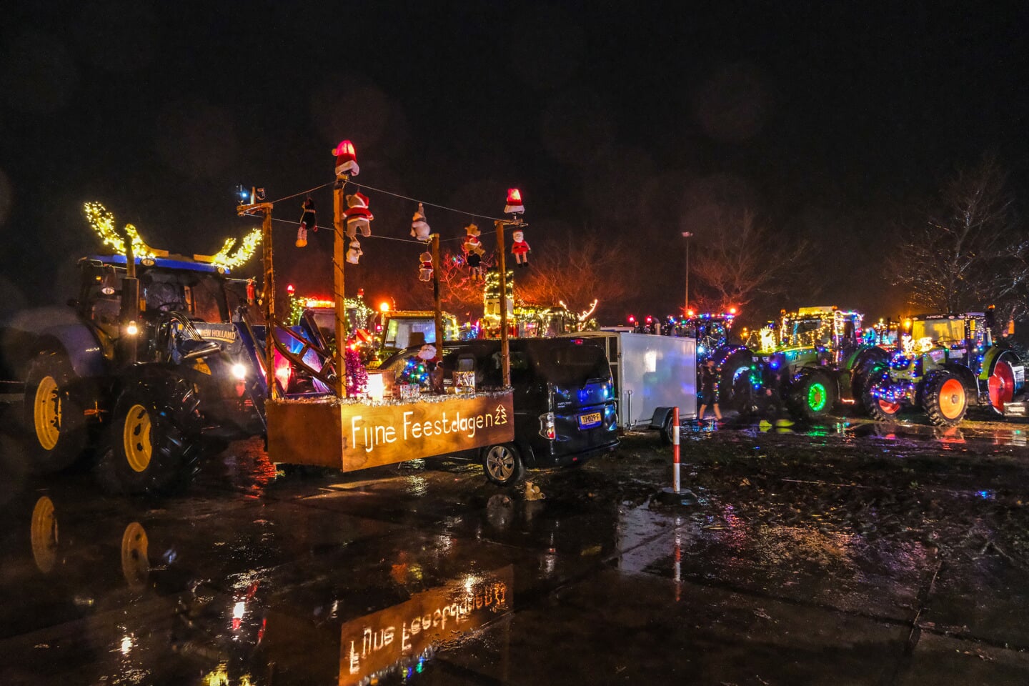 Bekijk hier de foto’s van de verlichte trekkertocht door Haarlemmermeer