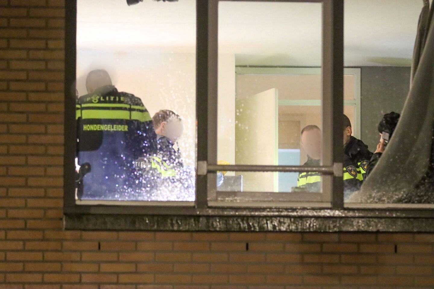 Zwaarbewapend Arrestatieteam Valt Woning In Ede Binnen En Arresteert ...