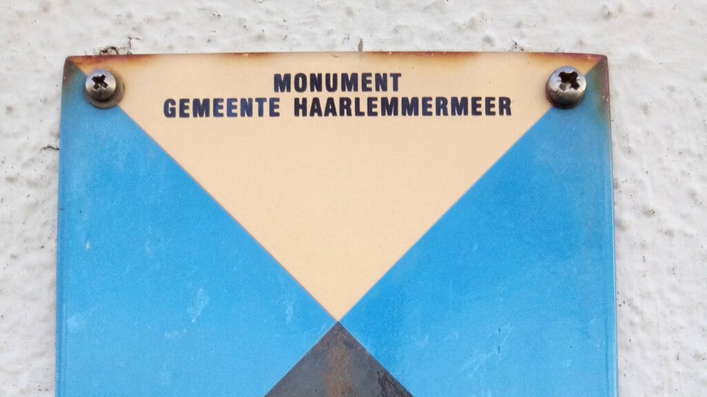 Op mogelijk acht panden kan straks het bordje monument worden geschroefd.