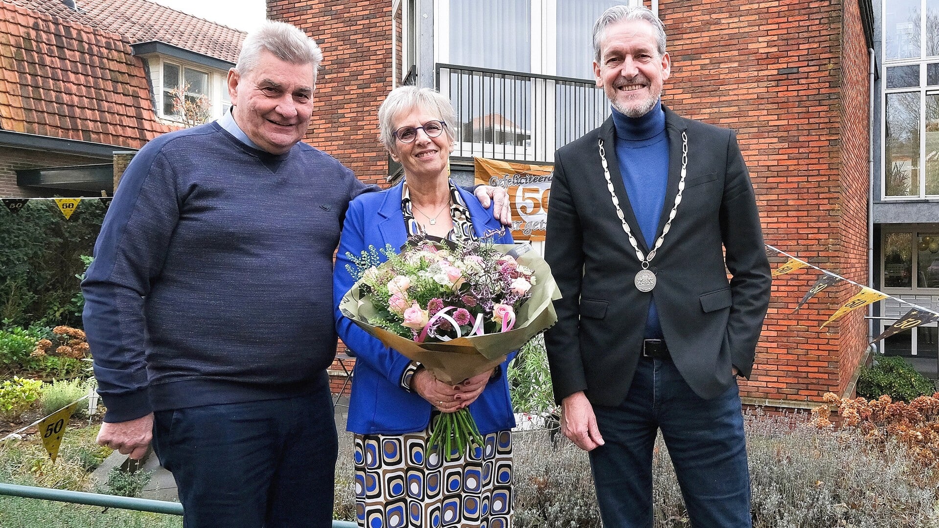  Cor en Ans kregen vandaag burgemeester Hans van der Pas op bezoek die het echtpaar kwam feliciteren met haar 50-jarig huwelijksfeest.