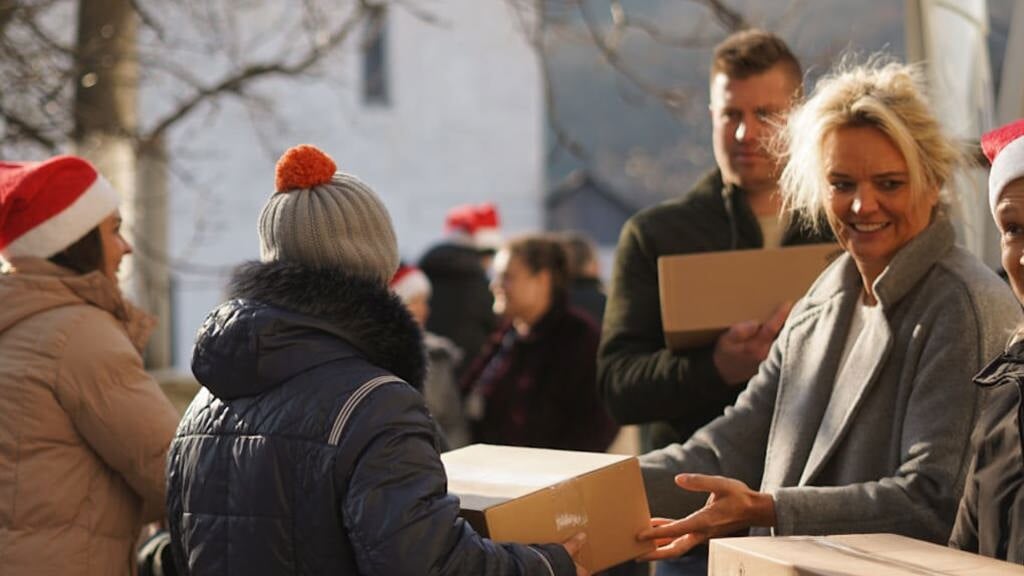 Doorbrekers deelt kerstpakketten uit in Moldavië
