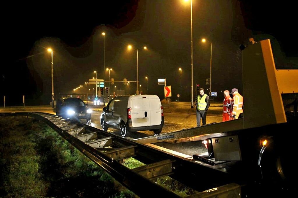 Auto Botst Tegen Vangrail In Bocht A1/30 Bij Barneveld - Barneveldse ...