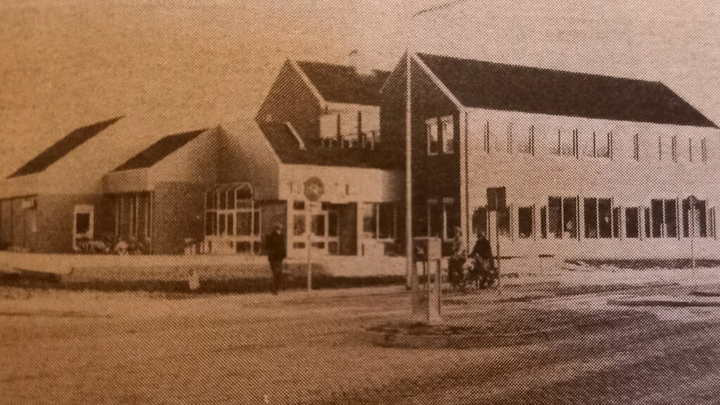 Het nieuwe bankkantoor in 1983 in Hardinxveld-Giessendam