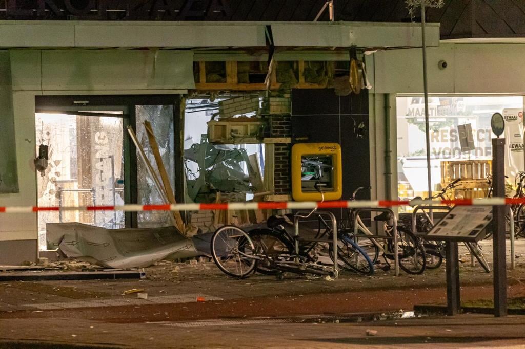 Veel Schade Na Plofkraak Op Pinautomaat Van Der Hooplaan Amstelveen