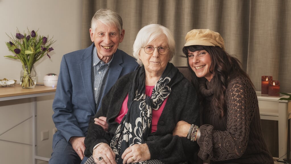Judith Groeneveld (rechts) met haar ouders.