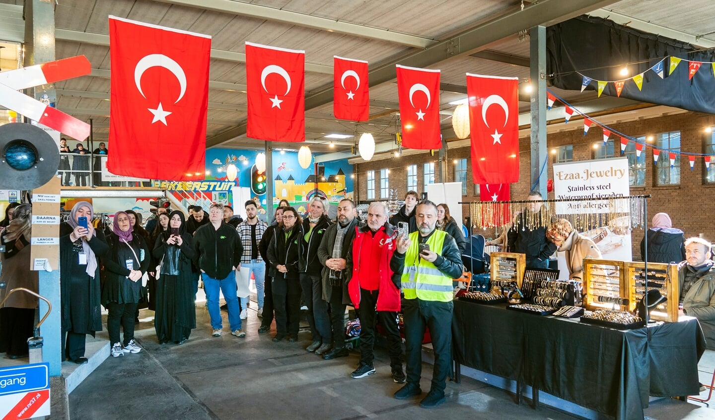 Snuffelmarkt in Verkeerstuin tbv slachtoffers aardbeving in Turkije 