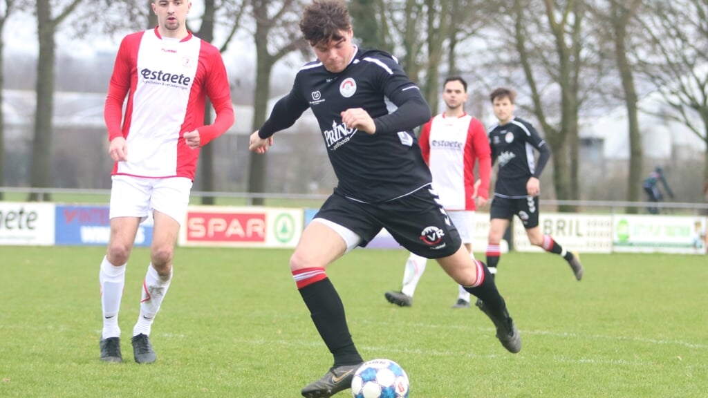 Ruben Smit speelde na lange afwezigheid wegens een hamstringblessure voor het eerst weer in de basis en scoorde de 0-2.