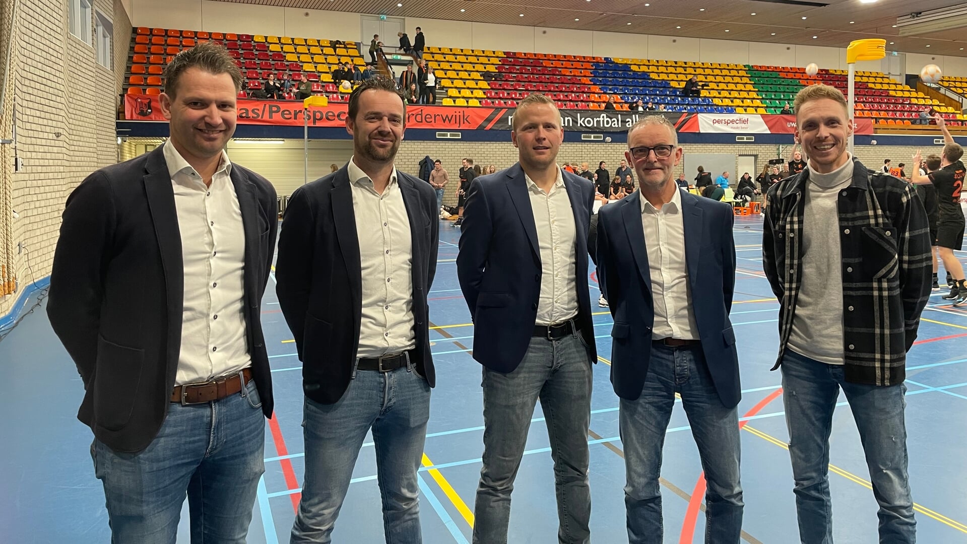 Trainers Marc Houtman, Jelmer van der Beek, Daniël van Munster, Frans Aartsen en Gert-Jan van de Glind (tc).