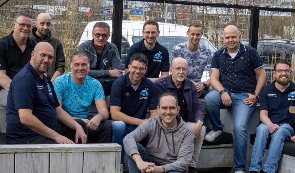 Op de foto staan de darters die aan alle edities hebben deelgenomen. Achterste rij van links naar rechts: Klaas Kleijer, Herco van Roekel, Gert Sandvoort, Jurgen Looije, Marco Ploeg en Michel Pater. Onder van links naar rechts: Richard Berkhof, Adrie Brink, Paul Brands, Bertus van Dijk en Marijn Bouw. Vooraan: Erwin Hommerson.