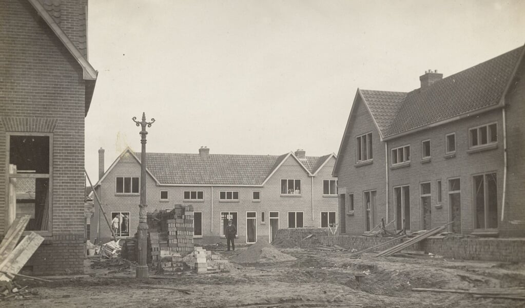In 1914 werd begonnen met de bouw van de wijk Kruiskamp met enkele tientallen arbeiderswoningen. 