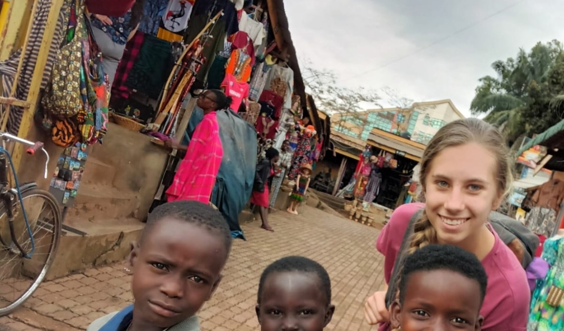 Leanne bezocht met schoolgenoten het project in Oeganda.
