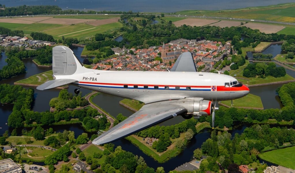 Een rondvlucht met 'Princes Amalia' een luchtwaardige DC-3 is een belevenis.