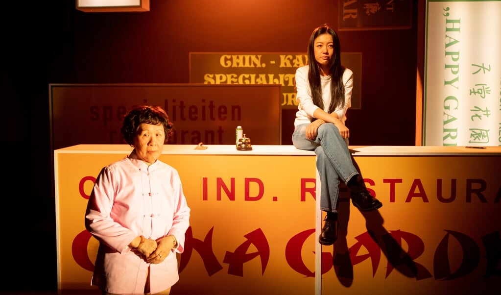 'Happy in Holland' is het relaas van een moeder en dochter op de brokstukken van een Chinees-Indisch restaurant waarvoor het doek is gevallen.
