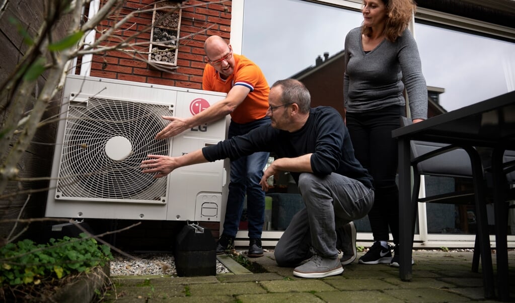 Nederland, Amersfoort, 20211203
Willem Eelman van de KlimaatMissie geeft uitleg over de verschillende manieren waarop duurzaam wonen mogelijk is.
Foto: Kick Smeets / Rijksoverheid 2021