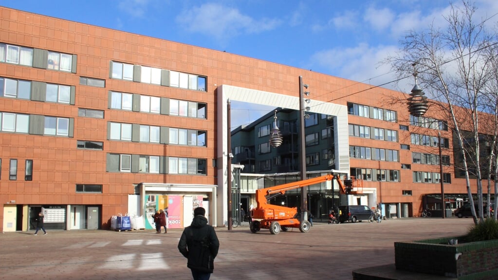 De nieuwe ingang van Winkelcentrum Vier Meren vanaf het Van Stamplein.