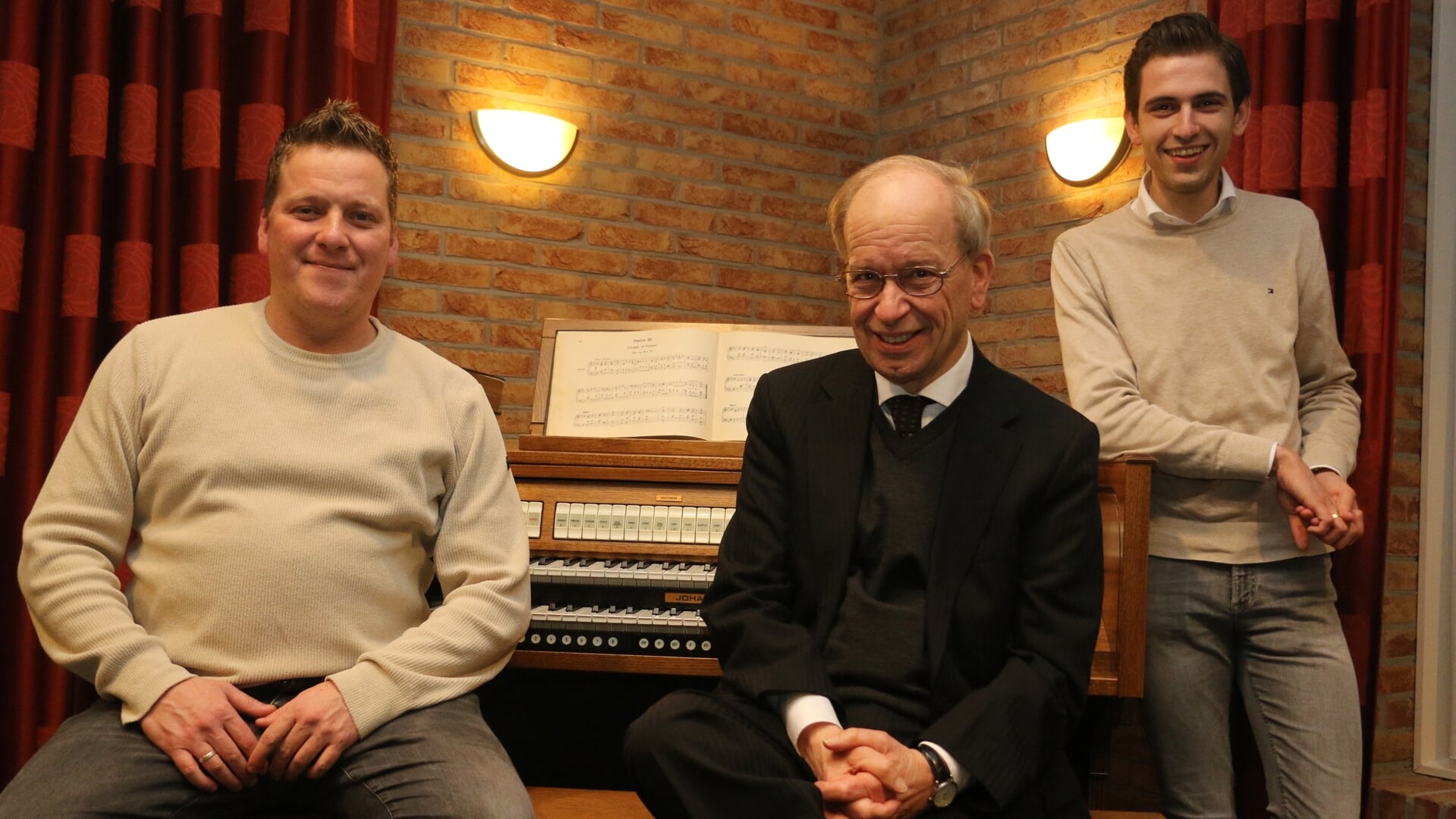 Van links naar rechts: Bas Sturm, dominee Jan Belder en Jan de Waard. ,,We willen geen vereniging met statuten en notulen zijn.''