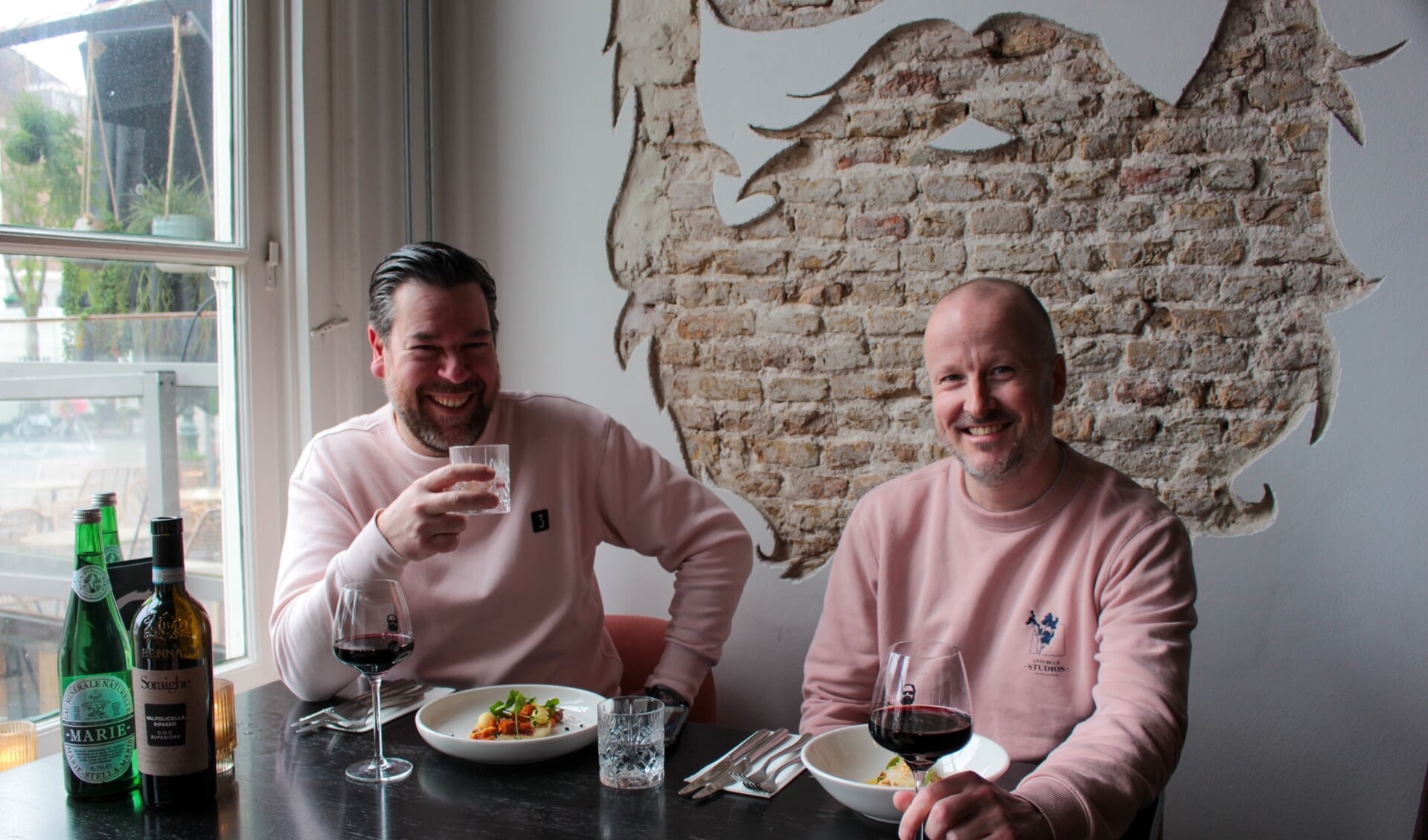 Compagnons Jeroen de Greeff (links) en Wouter te Loo runnen restaurant Alberts sinds 2014.   
