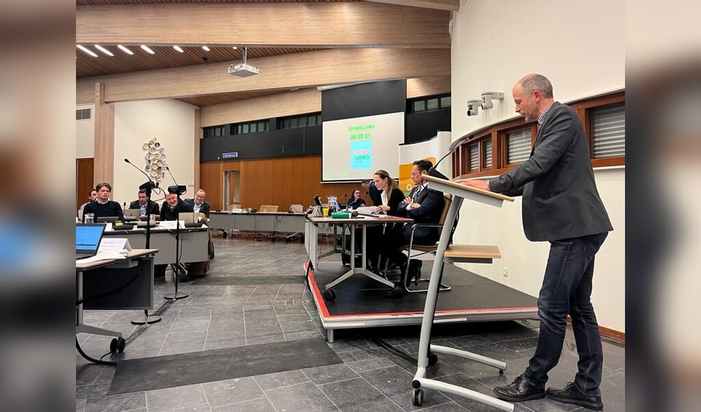 Raadslid Kok-Palma bespreekt de oproep tot een landelijk vuurwerkverbod.