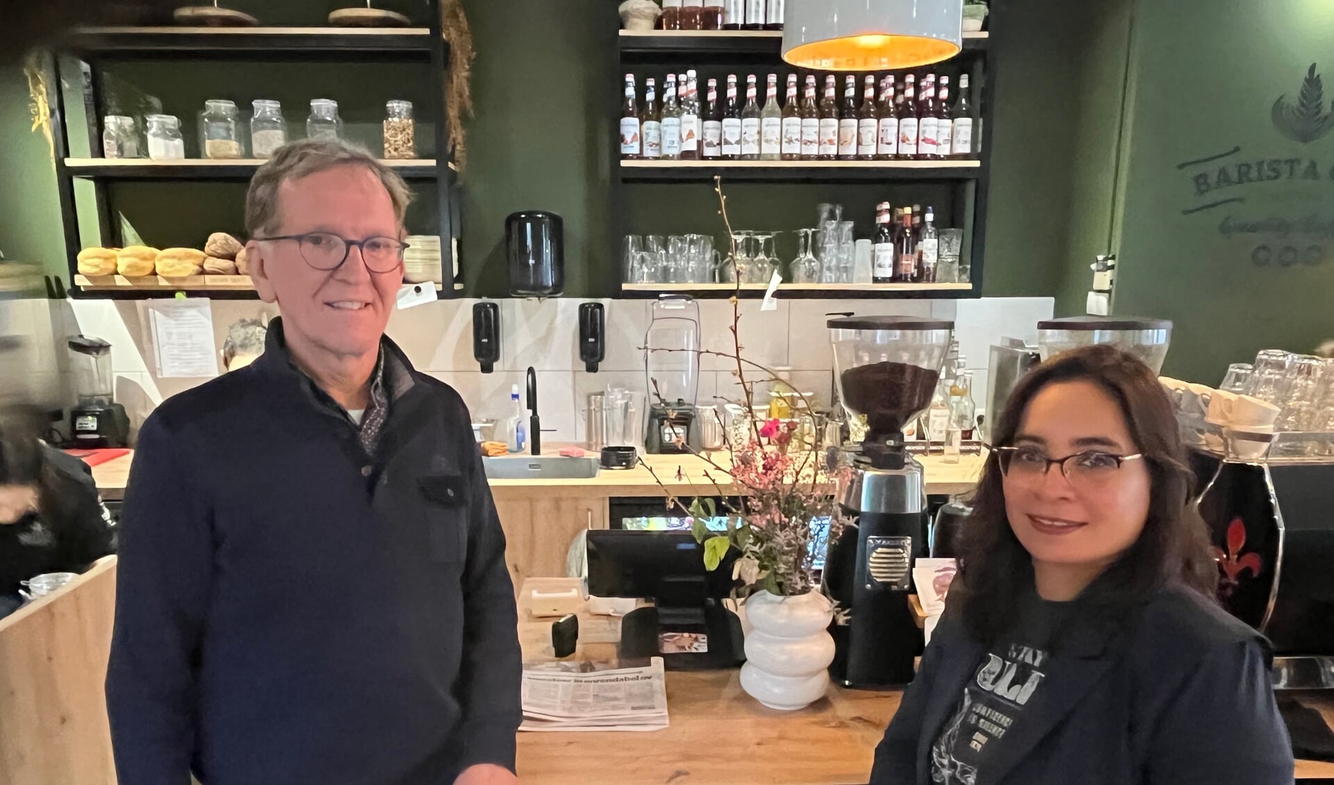 Wilko en Sylvia trots op hun koffiedikproject bij Barista Houten