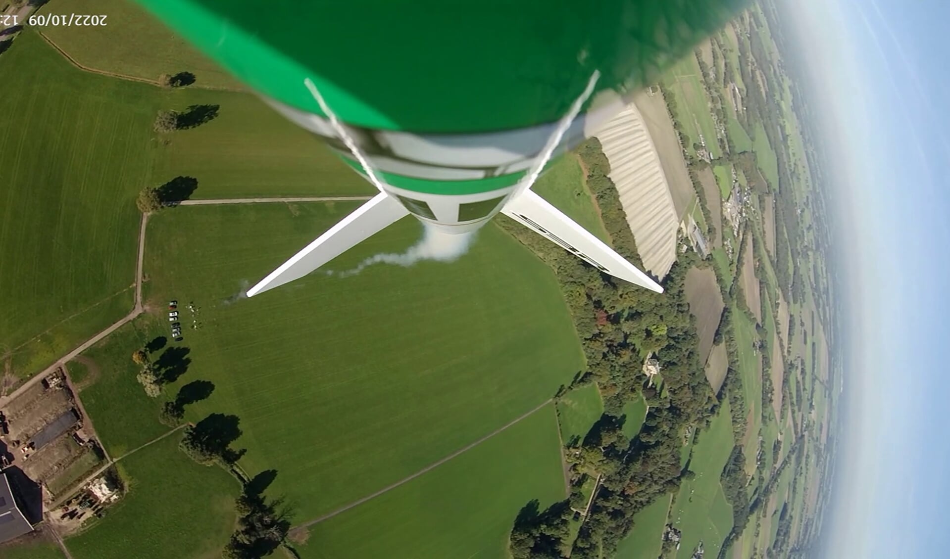 Uitzicht vanuit een modelraket op 400 m hoogte.