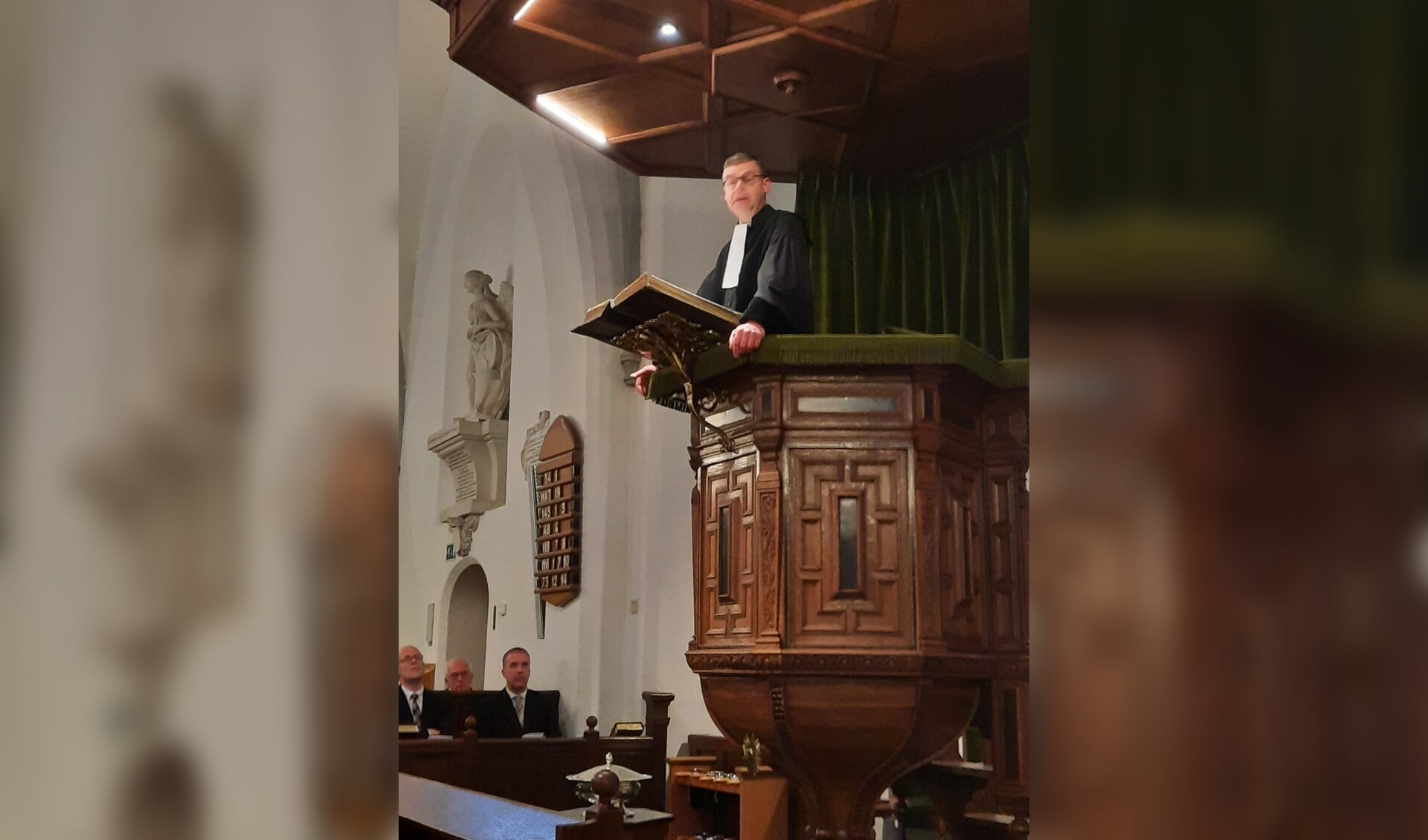 Dominee Sam Verheij nam zondagmiddag in de Oude Kerk afscheid van de Hervormde Gemeente Barneveld.