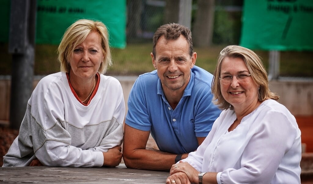Simone Sars (links) met collega-bestuursleden André Loogman en Birgitte Klein Holte van het Zeister Shot.