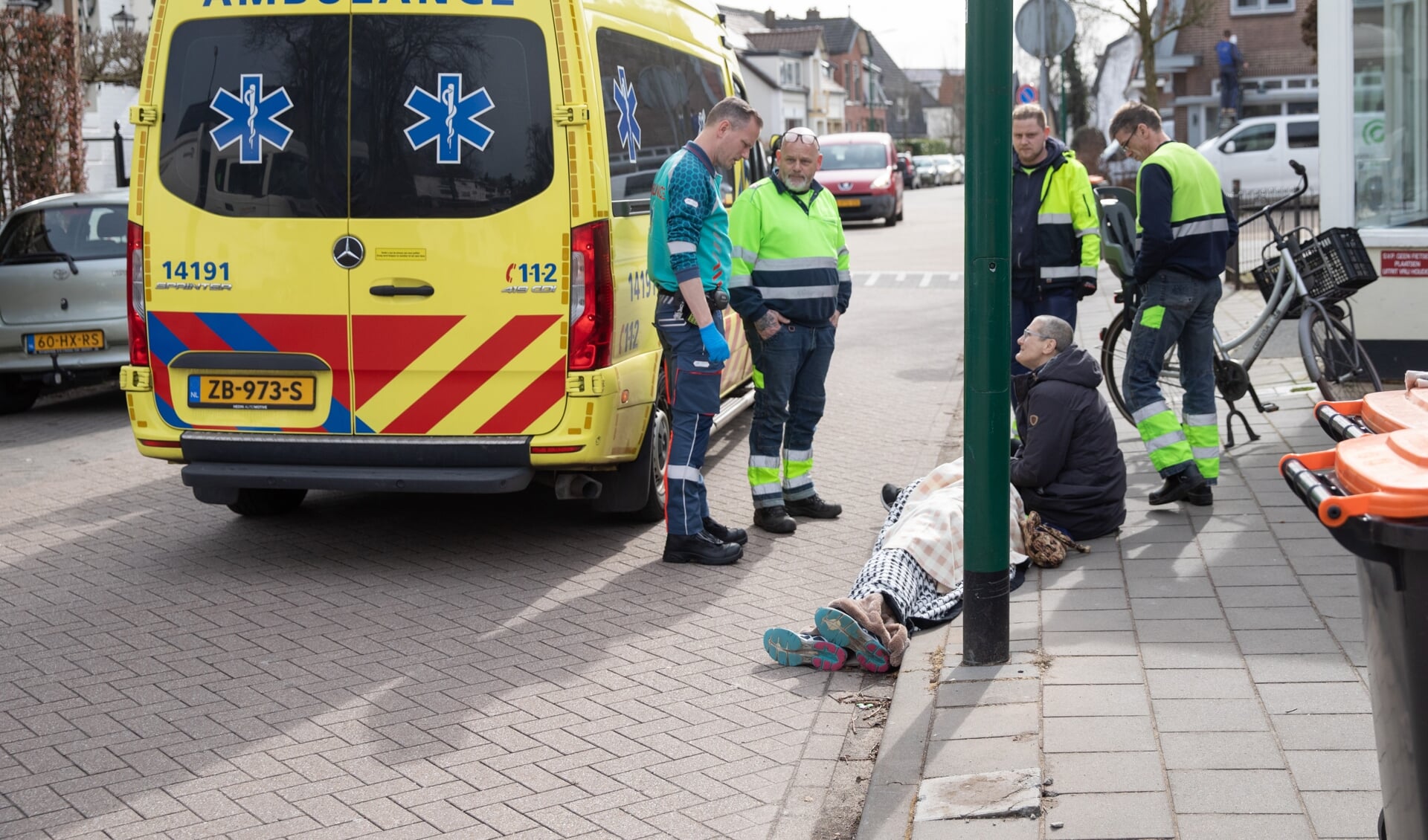 Losliggende tegel vloert Baarnse bejaarde.
