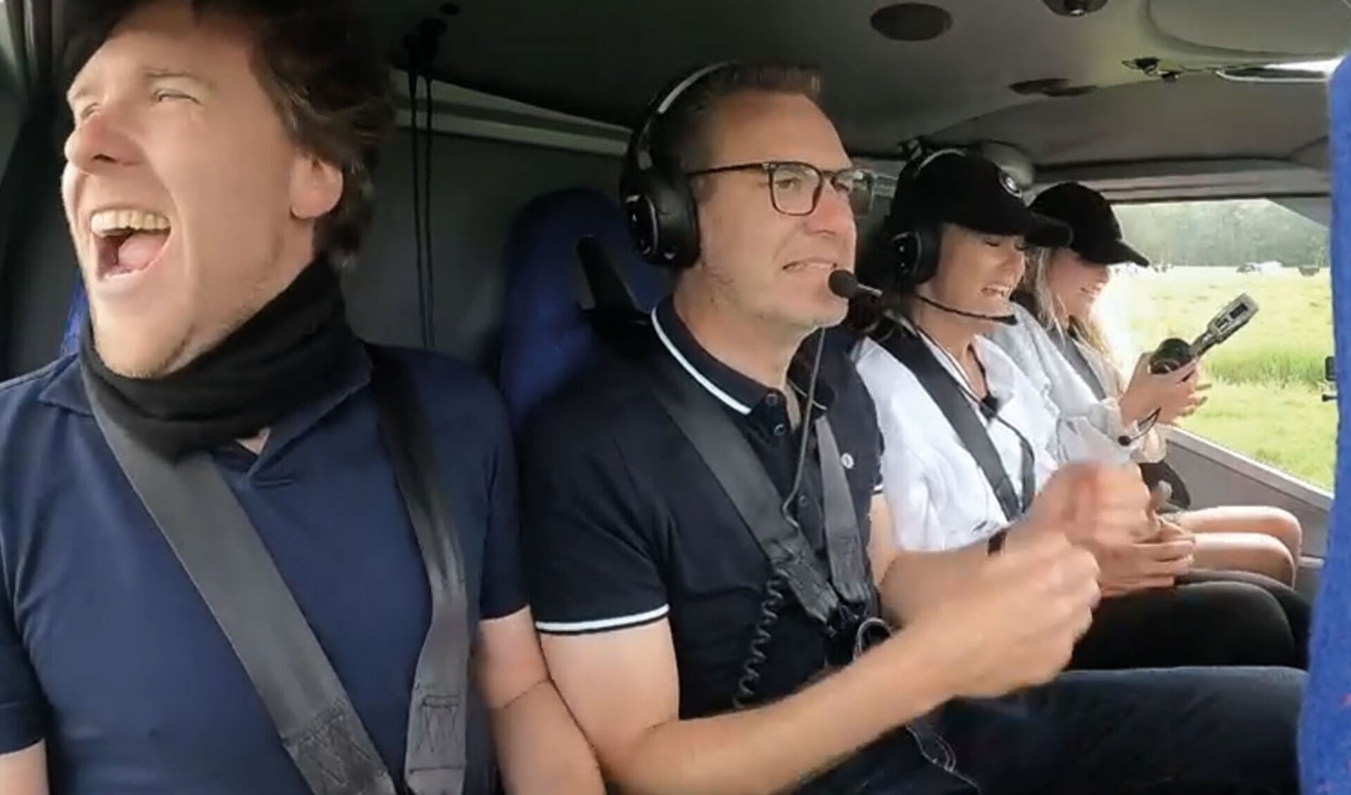 De vier kandidaten zijn 'veilig' nadat ze de helikopter in Baarn hebben bereikt. 