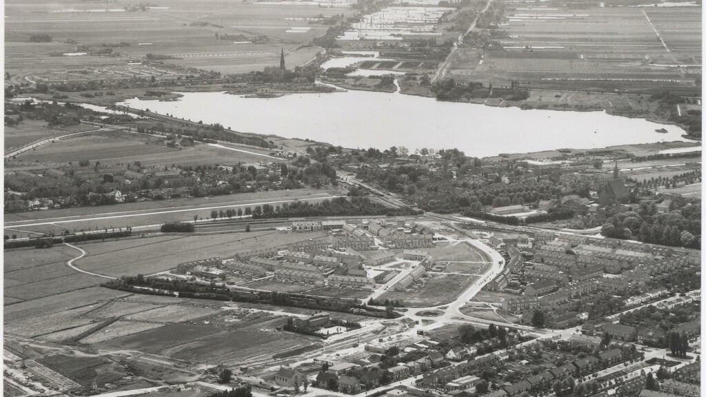 De Poel, de uitbreiding van Amstelveen daaromheen is goed te zien.