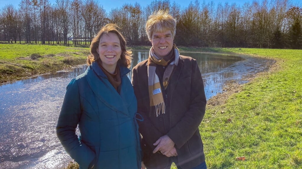 Arine en Gert van den Bor, initiatiefnemers van Puttens Buiten, op de beoogde locatie aan de Vanenburgerallee.