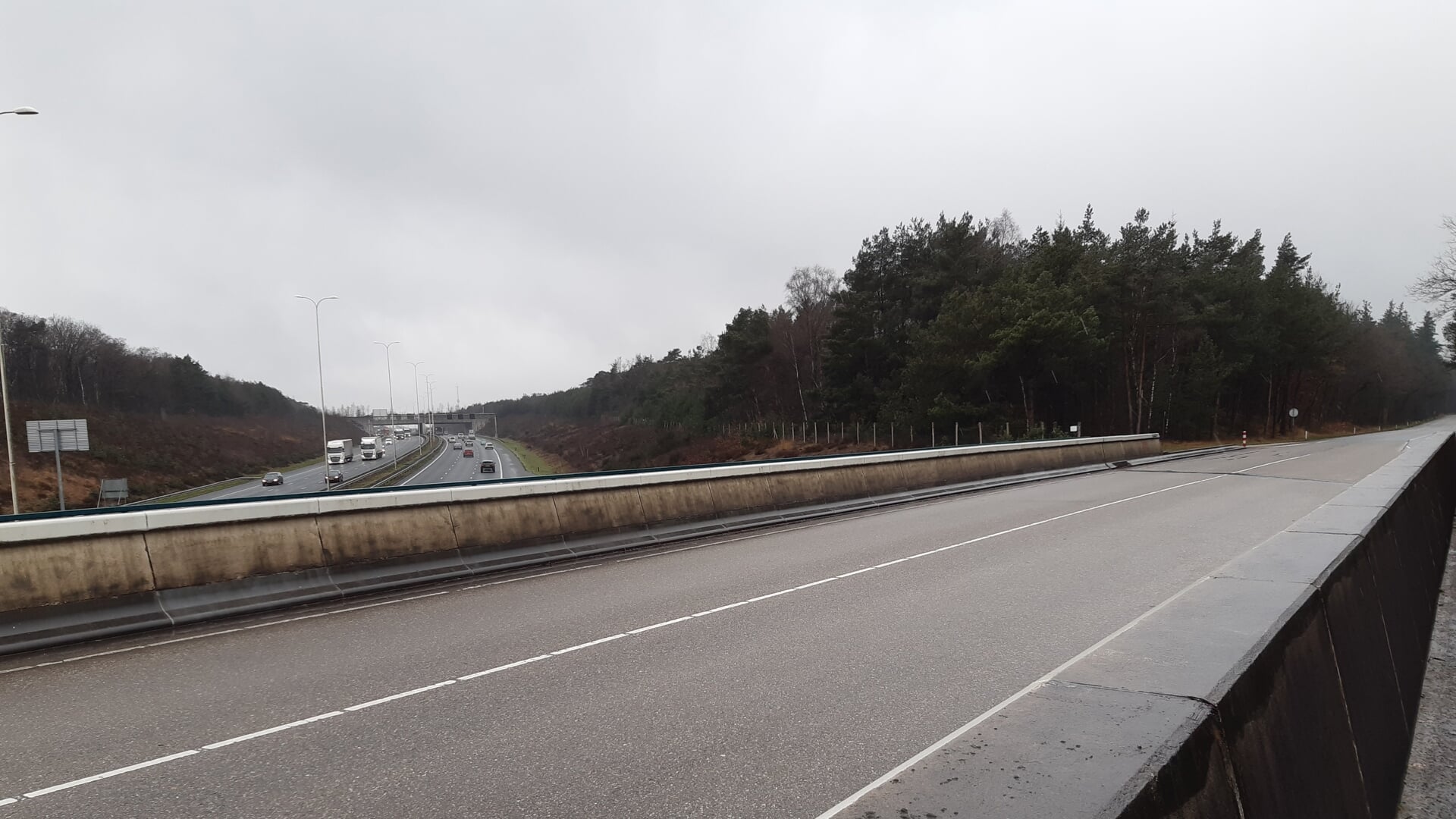 De locatie nabij de A28/Kolonel van Roijenweg die wordt bekeken op geschiktheid voor de plaatsing van windmolens.