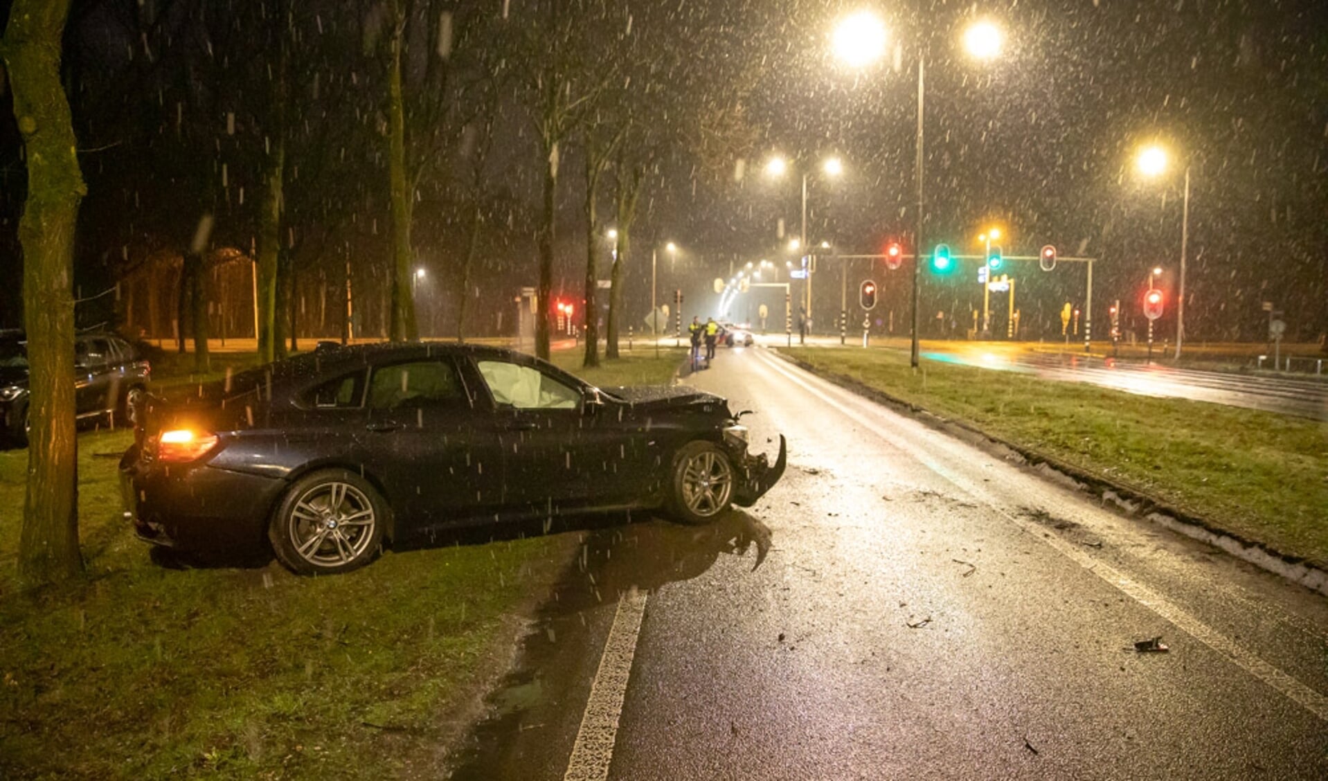 Automobilist crashte in natte sneeuw op Amsterdamsestraatweg Baarn.
