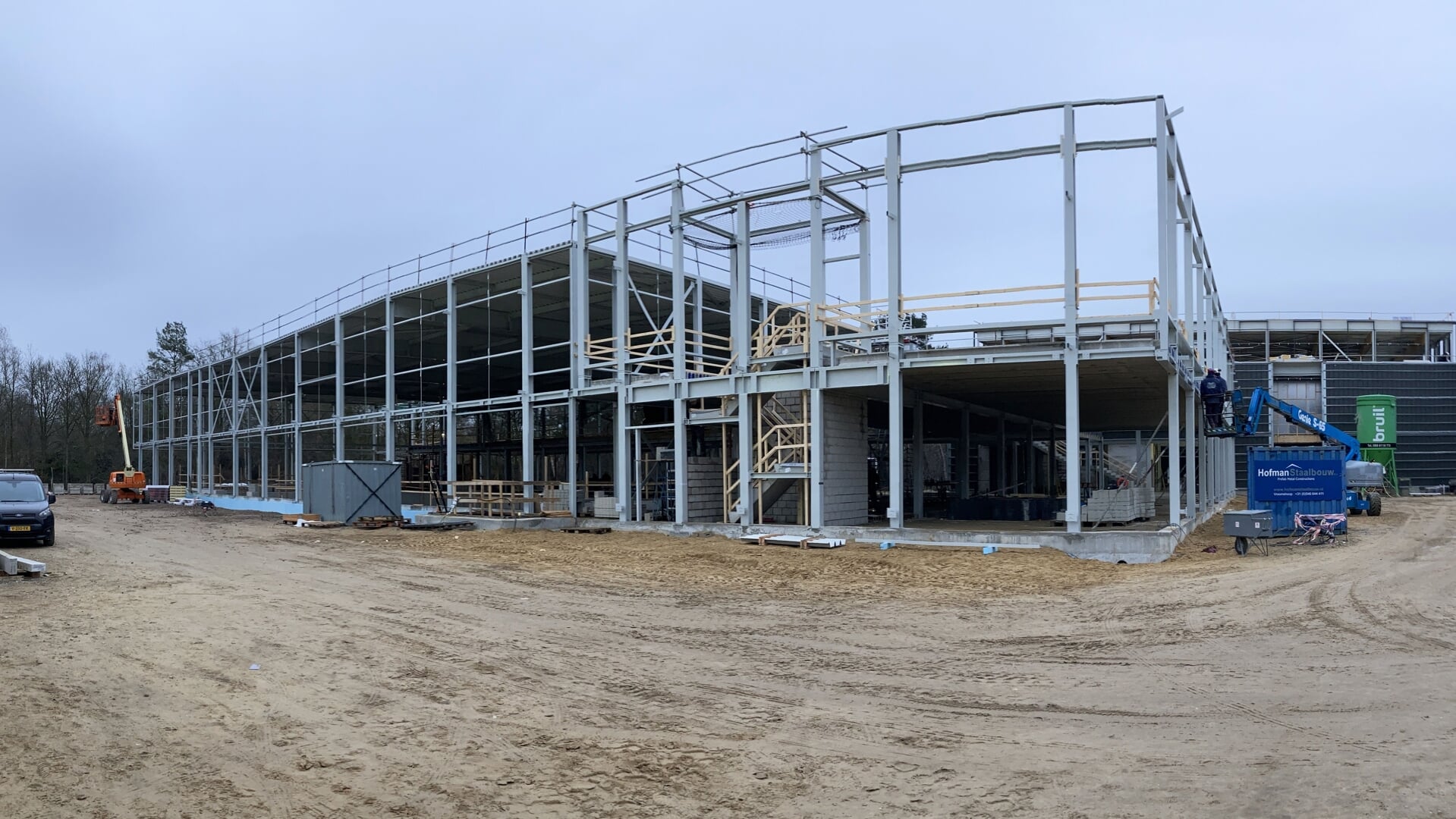 Het krediet voor de bouw van het nieuwe sportcomplex op sportpark De Zanderij Ermelo is niet toereikend. Foto: Voortgang bouw sportpark De Zanderij.