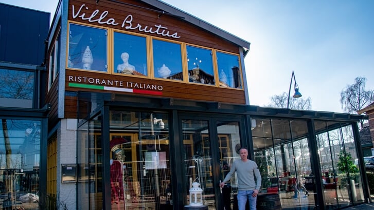 Dirk Wildenburg, eigenaar van Villa Brutus, viert deze week het 25-jarig jubileum van het Italiaans restaurant.