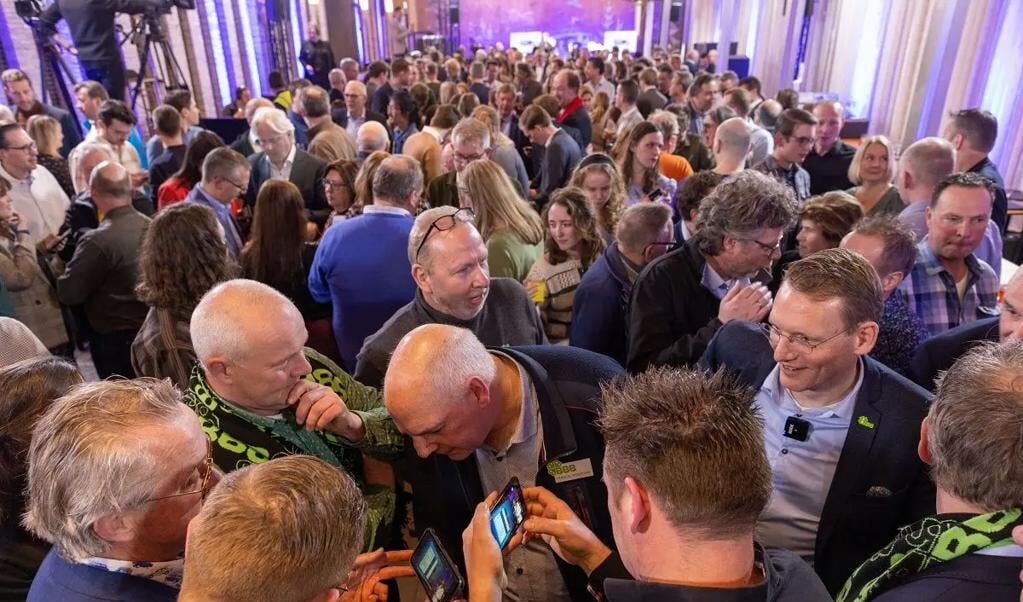 Het BBB-team op de drukke en spannende verkiezingsavond in het Arnhemse provinciehuis.