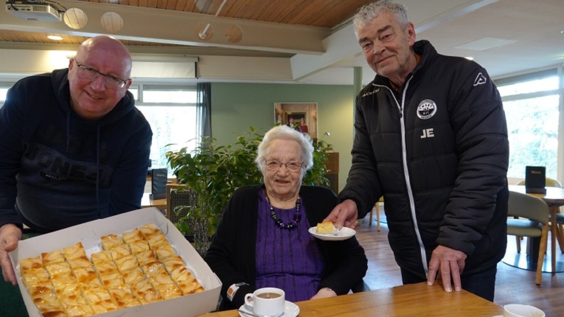 Gebakjes voor de bewoners.