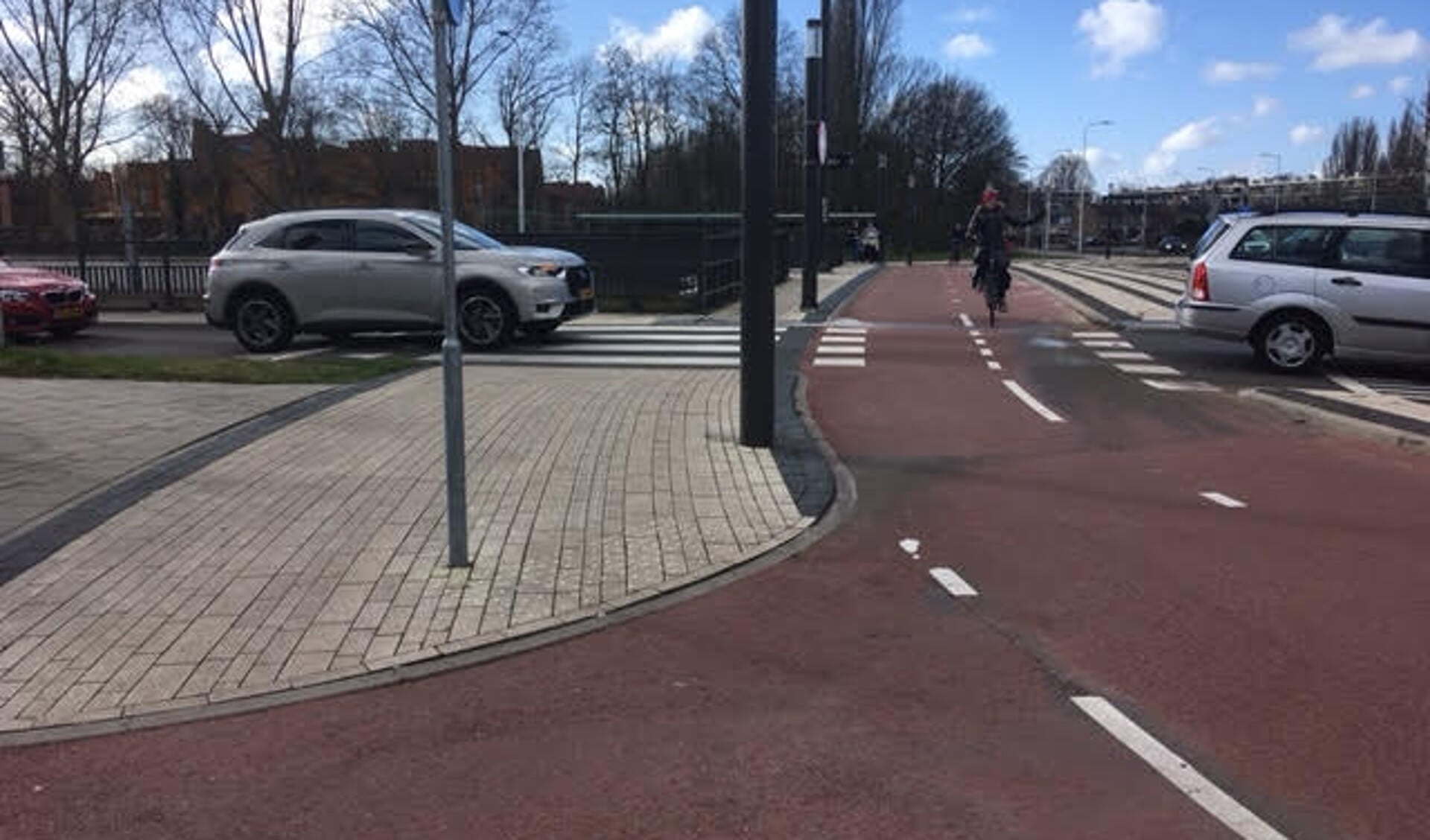 De rotonde op het kruispunt Sportlaan/Beneluxbaan.