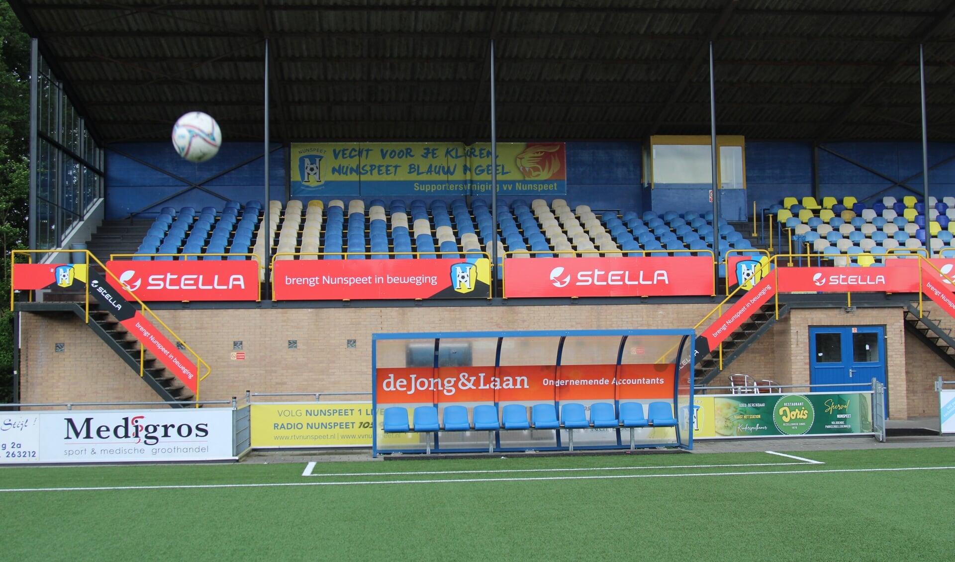 De tribune op De Wiltsangh. Foto: Barry Wensink