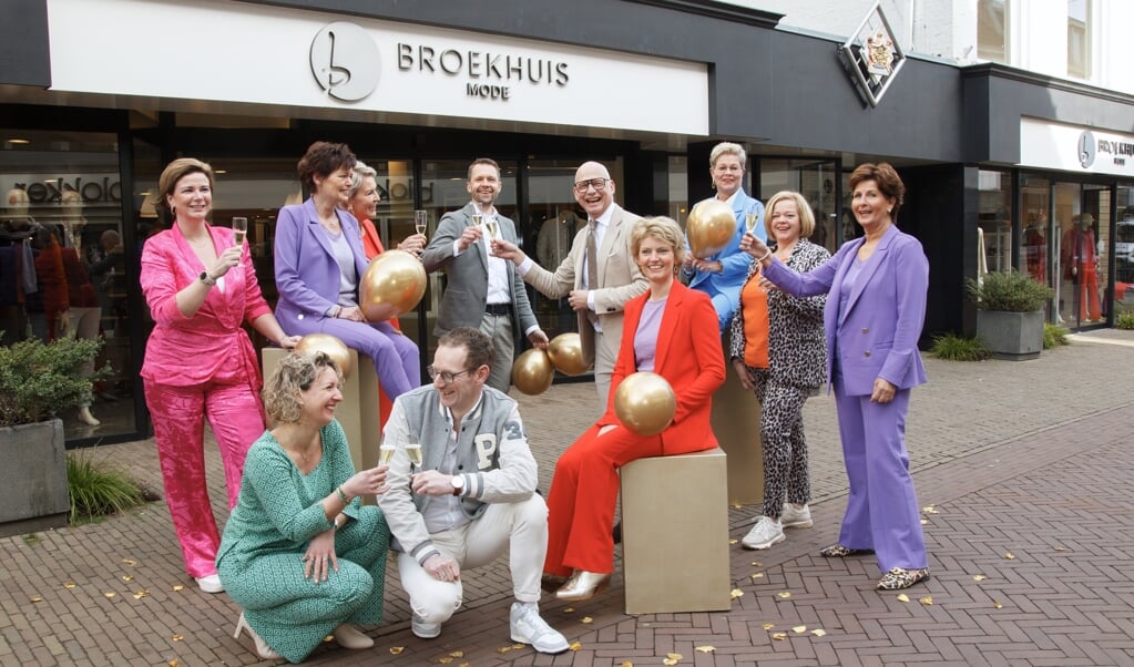 Broekhuis Mode In Barneveld En Putten Viert 125 Jarig Jubileum Met Expositie En Bubbels De 1273