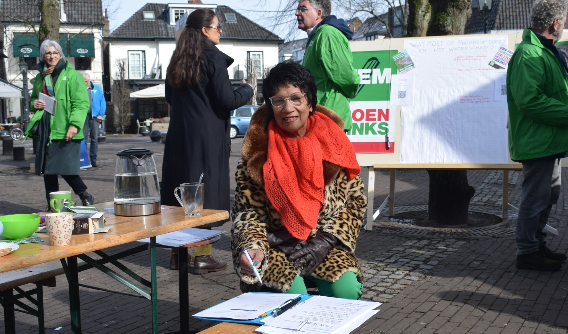 Nona Salakori was zaterdag met haar petitie te vinden op de Brink.