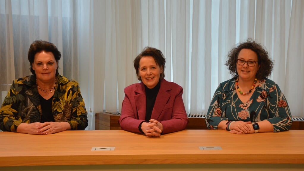  Van links naar rechts Margreet Deen,  Erna van den Bosch-Pleijter en Miranda Sloots-Kieviet (foto Dick van der Veen) 