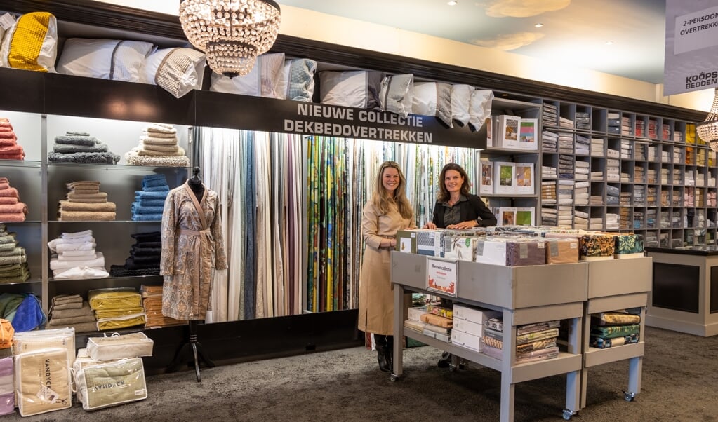 Een zeer grote collectie bedtextiel. 