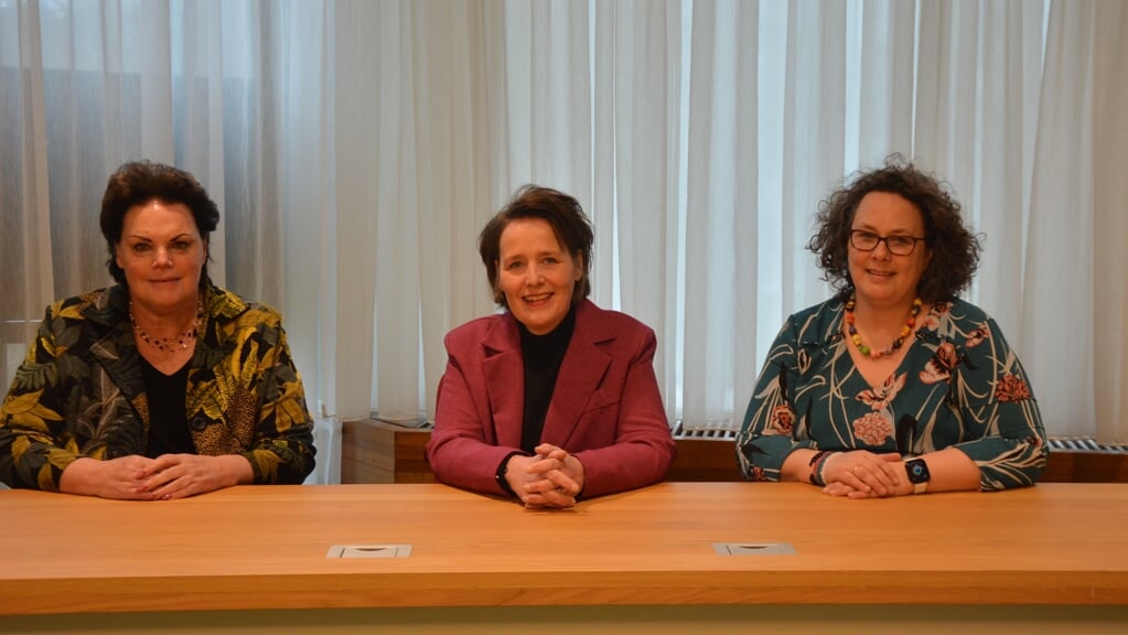  Van links naar rechts Margreet Deen,  Erna van den Bosch-Pleijter en Miranda Sloots-Kieviet (foto Dick van der Veen) 
