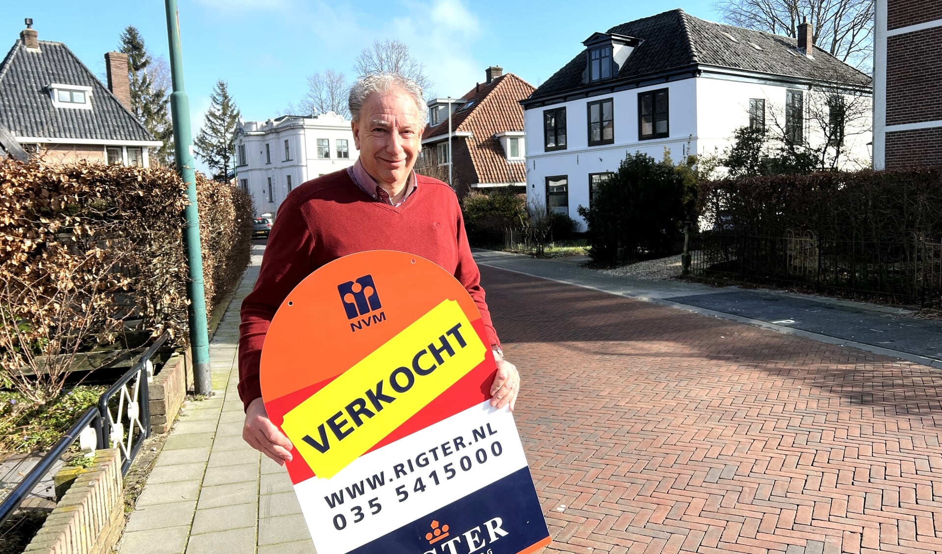 Makelaar Hans Kuijper bemiddelde bij de verkoop van vele honderden Baarnse huizen. Maar al die tijd woonde hij in Soest, en daar blijft hij.
