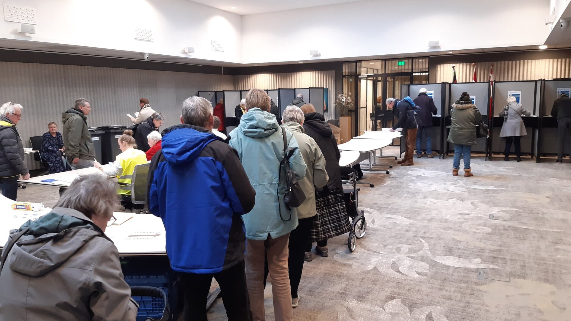 Drukte bij het stembureau in het Huis van Leusden bij de verkiezingen voor Provinciale Staten, eerder dit jaar..