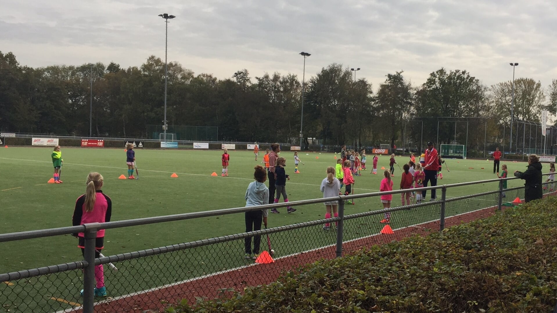 Hockey-training bij Myra