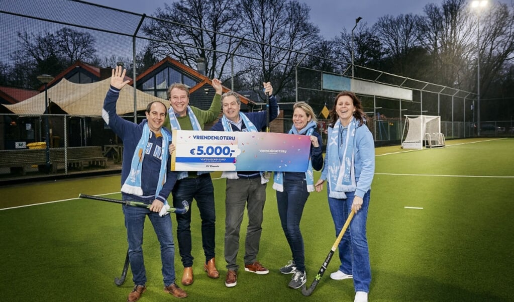 Phoenix Club Van De Week Bij Vriendenloterij Cheque Van 5000 Euro Al Het Nieuws Uit Zeist