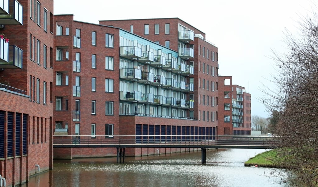 Enkele van de flatgebouwen aan de Sint Janskruidlaan die kampen met problemen met het WKO-systeem..