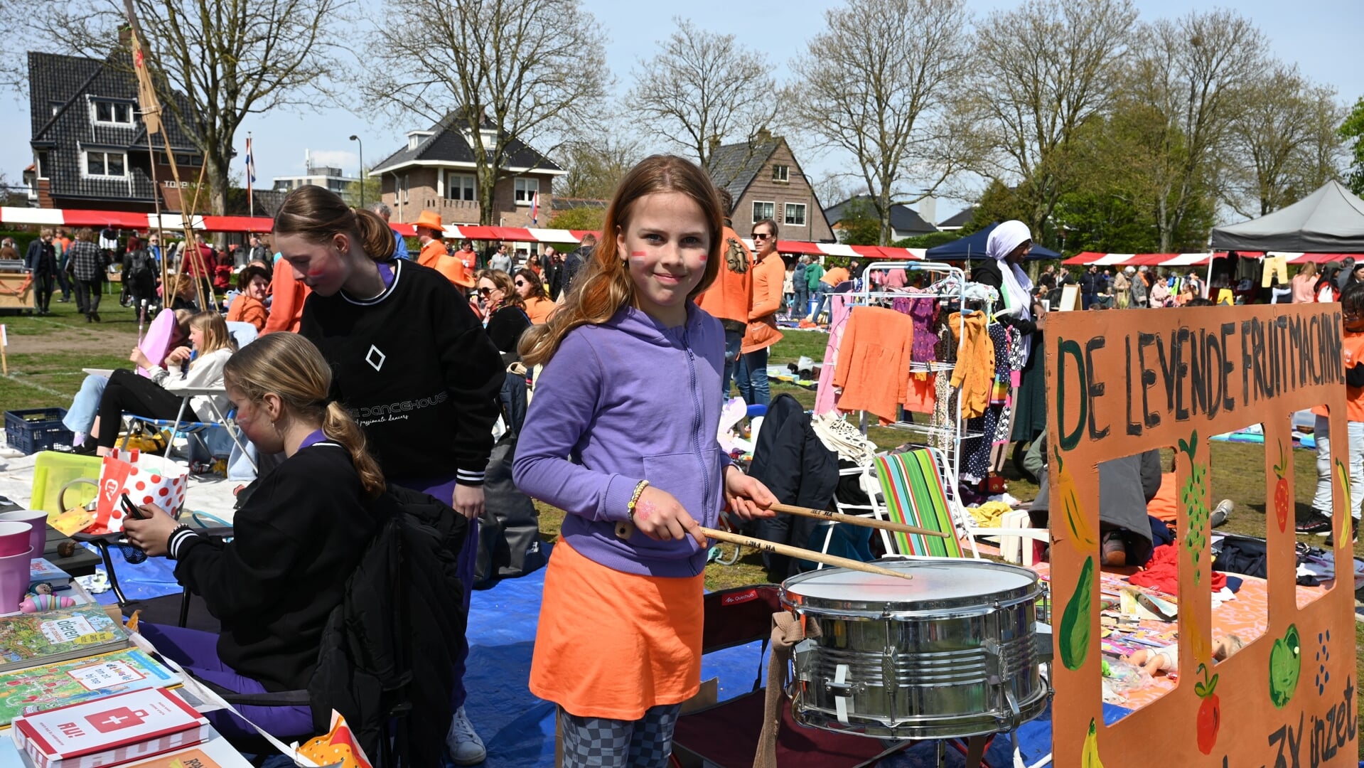 Op evenemententerrein De Engh is zaterdag weer van alles te doen tijdens de traditionele Oranje Vrijmarkt.
