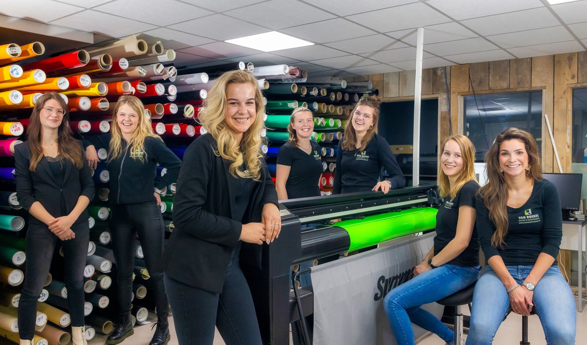 Van links naar rechts: Joanne van de Pol, Sanne Hendrikse, Janine van Veldhuizen, Carlijn Jansen, Lisanne Ansink, Gerdien van Ginkel en Elise van Ginkel.